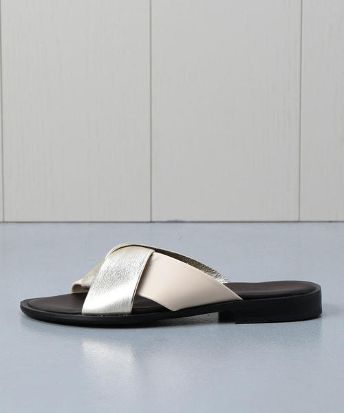 MAURO de BARI（マウロディバリ）の「＜MAURO de BARI＞LEATHER SANDALS/サンダル（サンダル・レディース・ゴールド/ブラック・36/37/38）」の2枚目の写真