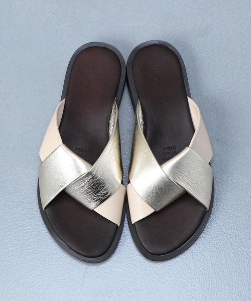 MAURO de BARI（マウロディバリ）の「＜MAURO de BARI＞LEATHER SANDALS/サンダル（サンダル・レディース・ゴールド/ブラック・36/37/38）」の3枚目の写真
