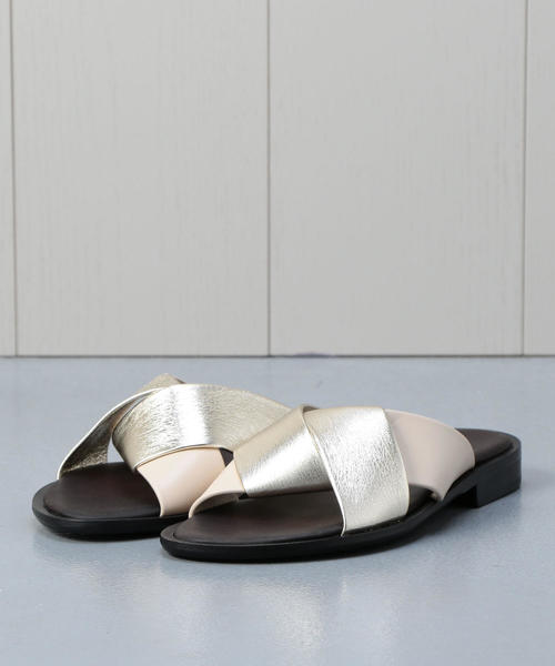 MAURO de BARI（マウロディバリ）の「＜MAURO de BARI＞LEATHER SANDALS/サンダル（サンダル・レディース・ゴールド/ブラック・36/37/38）」の4枚目の写真