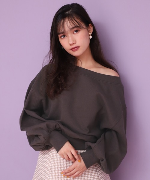 one after another NICE CLAUP(ワンアフターアナザーナイスクラップ)の「ピグメント裏毛ワンショルプルオーバー(Tシャツ/カットソー・レディース・ブラウン/ピンク/アイボリー/スミクロ/ミント・FREE)」の2枚目の写真