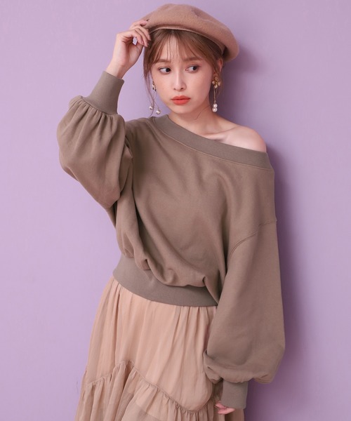 one after another NICE CLAUP(ワンアフターアナザーナイスクラップ)の「ピグメント裏毛ワンショルプルオーバー(Tシャツ/カットソー・レディース・ブラウン/ピンク/アイボリー/スミクロ/ミント・FREE)」の10枚目の写真