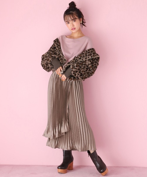 one after another NICE CLAUP(ワンアフターアナザーナイスクラップ)の「ピグメント裏毛ワンショルプルオーバー(Tシャツ/カットソー・レディース・ブラウン/ピンク/アイボリー/スミクロ/ミント・FREE)」の22枚目の写真