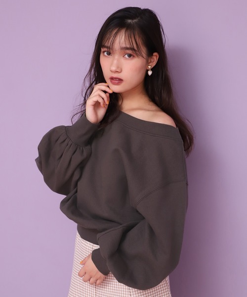 one after another NICE CLAUP(ワンアフターアナザーナイスクラップ)の「ピグメント裏毛ワンショルプルオーバー(Tシャツ/カットソー・レディース・ブラウン/ピンク/アイボリー/スミクロ/ミント・FREE)」の15枚目の写真