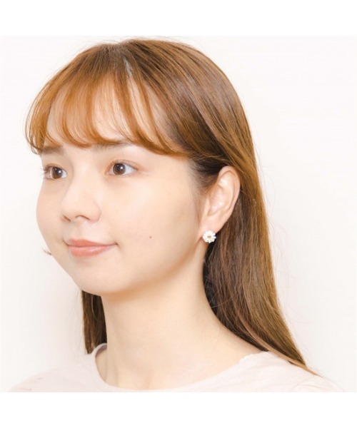 flower(フラワー)の「スノーデイジーピアス(ピアス(片耳用)・レディース・ホワイト・FREE)」の5枚目の写真