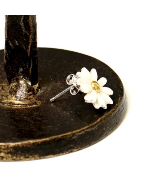 flower(フラワー)の「スノーデイジーピアス(ピアス(片耳用)・レディース・ホワイト・FREE)」の7枚目の写真