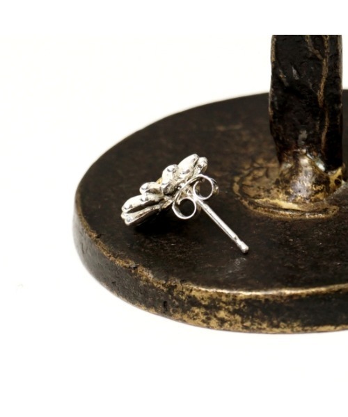 flower(フラワー)の「スノーデイジーピアス(ピアス(片耳用)・レディース・ホワイト・FREE)」の8枚目の写真