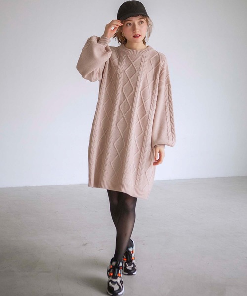 GeeRA(ジーラ)の「ベルト付ケーブル編ニットワンピース(ワンピース・レディース・ベージュ/ブラック/スモークピンク・MEDIUM/LARGE/X-LARGE)」の8枚目の写真