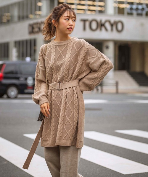 GeeRA(ジーラ)の「ベルト付ケーブル編ニットワンピース(ワンピース・レディース・ベージュ/ブラック/スモークピンク・MEDIUM/LARGE/X-LARGE)」の15枚目の写真