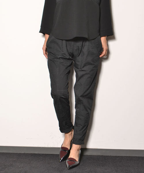 AMERICAN RAG CIE（アメリカンラグシー）の「チェックプリントパンツ/211-AHS-L142-PT130（その他パンツ・レディース・ブラック/ネイビー・FREE）」の2枚目の写真