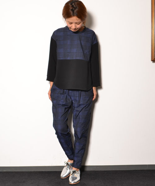 AMERICAN RAG CIE（アメリカンラグシー）の「チェックプリントパンツ/211-AHS-L142-PT130（その他パンツ・レディース・ブラック/ネイビー・FREE）」の5枚目の写真