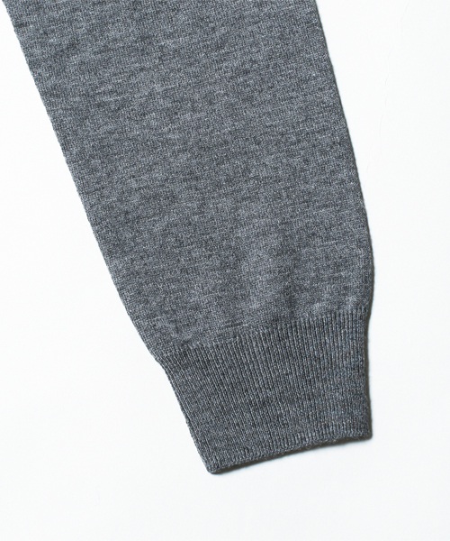 NANO universe（ナノユニバース）の「バイカラータートルニット（ニット/セーター・メンズ・グレー/ブラウン/ネイビー・50/48/46/44）」の4枚目の写真