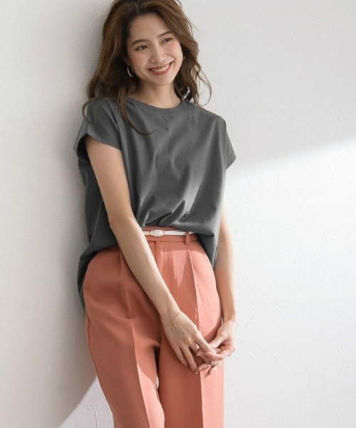 Pierrot（ピエロ）の「フレンチスリーブTシャツ（Tシャツ/カットソー・レディース・ネイビー/ブラック/グレー系その他/ブラウン/ベージュ系その他/オフホワイト・L/M）」の4枚目の写真