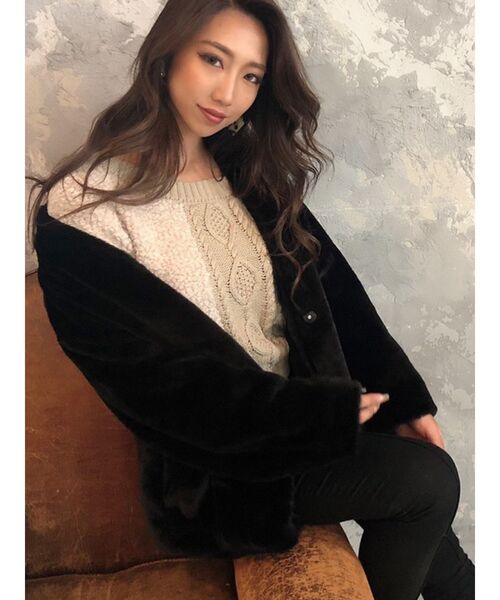 RESEXXY(リゼクシー)の「ノーカラーフェイクファージャケット(ノーカラーコート・レディース・ブラック/ピンク/ベージュ・FREE)」の2枚目の写真