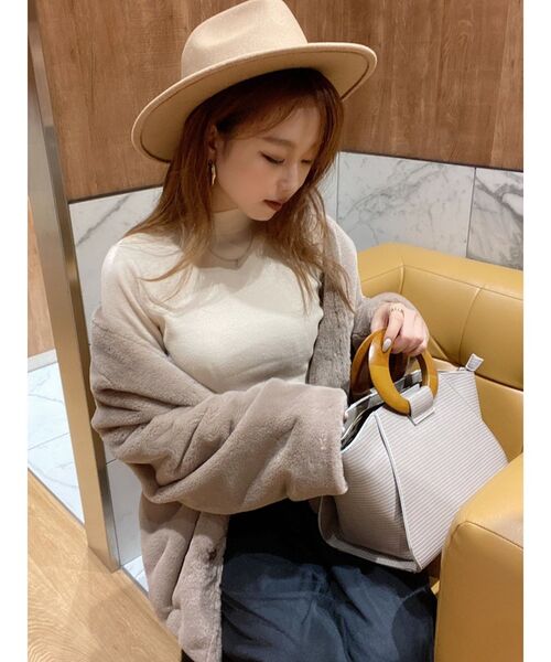 RESEXXY(リゼクシー)の「ノーカラーフェイクファージャケット(ノーカラーコート・レディース・ブラック/ピンク/ベージュ・FREE)」の13枚目の写真