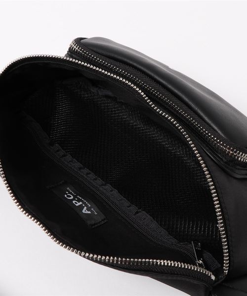 A.P.C.（アーペーセー）の「BANANE CAMDEN 20A（ボディバッグ