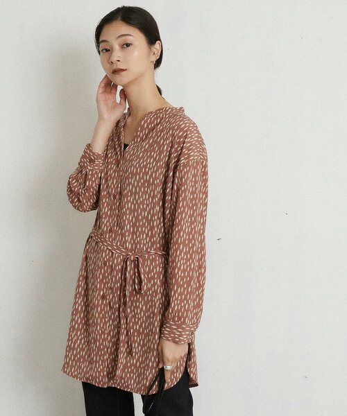 AULI(アウリィ)の「変形ドットブラウス(シャツ/ブラウス)」|ブラウン