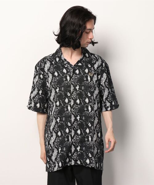 FRED PERRY（フレッドペリー）の「Snake Print Revere Shirt