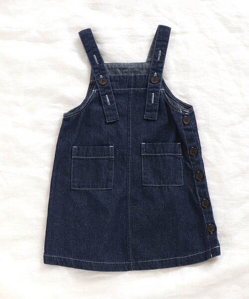 apres les cours（アプレレクール）の「/サイドボタンジャンパースカート（スカート・キッズ・インディゴブルー/アイボリー・120cm/130cm/100cm/110cm/90cm/80ｃｍ/140cm）」の2枚目の写真