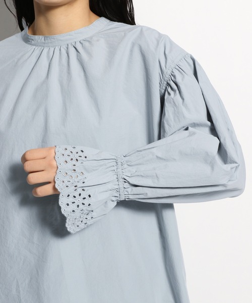 niko and...（ニコアンド）の「タイプライター2WAYブラウス（シャツ/ブラウス・レディース・ライトブルー/オフホワイト/チャコール・LARGE/MEDIUM）」の4枚目の写真