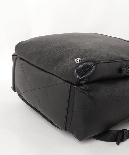 Calvin Klein Jeans Accessory（カルバン・クラインジーンズアクセサリー）の「ラウンド スクウェア バックパック（バックパック/リュック・メンズ・ブラック・FREE）」の5枚目の写真