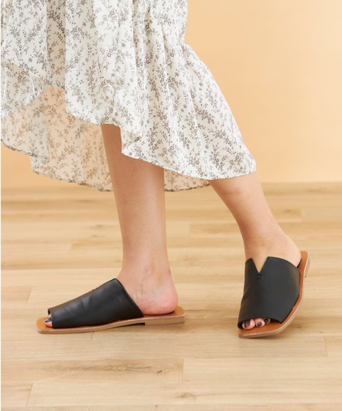 Fabby fabby(ファビィーファビィー)の「スリットフラットワンベルトサンダル(サンダル・レディース・ブラック/ホワイト/ベージュ/パイソン/ブラウン・SS/SMALL/MEDIUM/LARGE)」の20枚目の写真