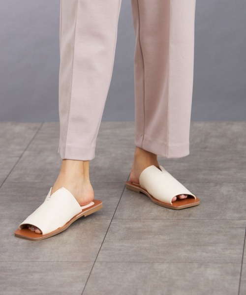 Fabby fabby(ファビィーファビィー)の「スリットフラットワンベルトサンダル(サンダル・レディース・ブラック/ホワイト/ベージュ/パイソン/ブラウン・SS/SMALL/MEDIUM/LARGE)」の16枚目の写真