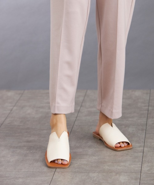 Fabby fabby(ファビィーファビィー)の「スリットフラットワンベルトサンダル(サンダル・レディース・ブラック/ホワイト/ベージュ/パイソン/ブラウン・SS/SMALL/MEDIUM/LARGE)」の14枚目の写真