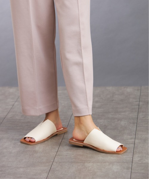 Fabby fabby(ファビィーファビィー)の「スリットフラットワンベルトサンダル(サンダル・レディース・ブラック/ホワイト/ベージュ/パイソン/ブラウン・SS/SMALL/MEDIUM/LARGE)」の18枚目の写真