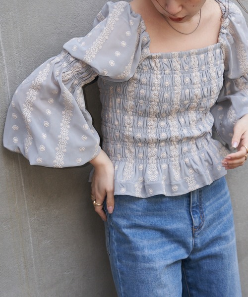 Chico（チコ）の「シャーリング刺繍レースパフスリーブブラウス（シャツ/ブラウス・レディース・ホワイト/ブラック/ミント・FREE）」の3枚目の写真