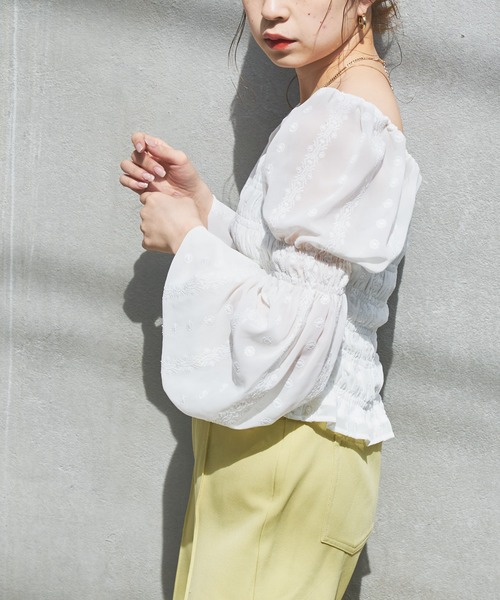 Chico（チコ）の「シャーリング刺繍レースパフスリーブブラウス（シャツ/ブラウス・レディース・ホワイト/ブラック/ミント・FREE）」の5枚目の写真