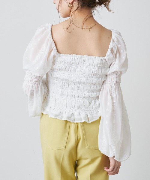 Chico（チコ）の「シャーリング刺繍レースパフスリーブブラウス（シャツ/ブラウス・レディース・ホワイト/ブラック/ミント・FREE）」の4枚目の写真