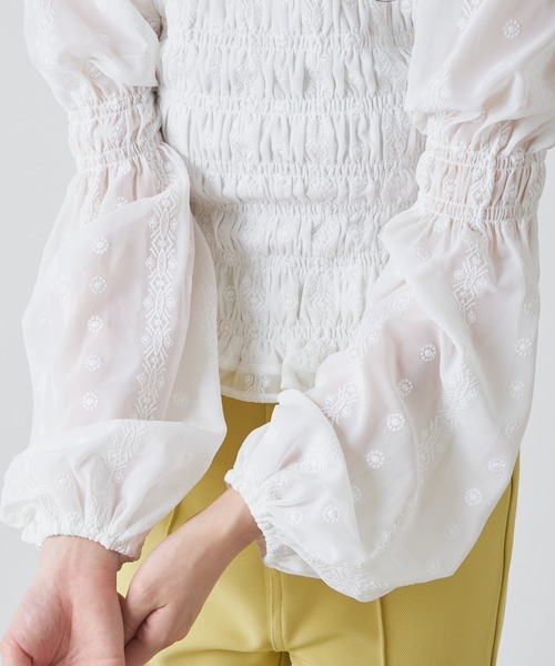 Chico（チコ）の「シャーリング刺繍レースパフスリーブブラウス（シャツ/ブラウス・レディース・ホワイト/ブラック/ミント・FREE）」の11枚目の写真