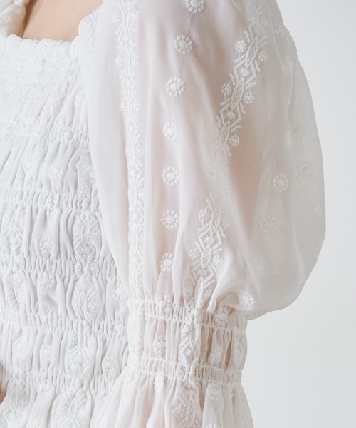 Chico（チコ）の「シャーリング刺繍レースパフスリーブブラウス（シャツ/ブラウス・レディース・ホワイト/ブラック/ミント・FREE）」の21枚目の写真