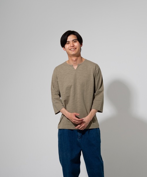 Blue Standard (ブルースタンダード)の「【BLUE STANDARD】オーガニックコットン スラブ7分袖キーネックTシャツ サスティナビリティアイテム(Tシャツ/カットソー・メンズ・ブラック/ブラウン/ホワイト/ネイビー/オリーブ・SMALL/LARGE/MEDIUM/X-LARGE)」の4枚目の写真