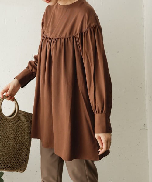 URBAN RESEARCH DOORS（アーバンリサーチドアーズ）の「パイピングヨークギャザーチュニック（シャツ/ブラウス・レディース・ブラック/ブラウン/グレー・ONE）」の5枚目の写真