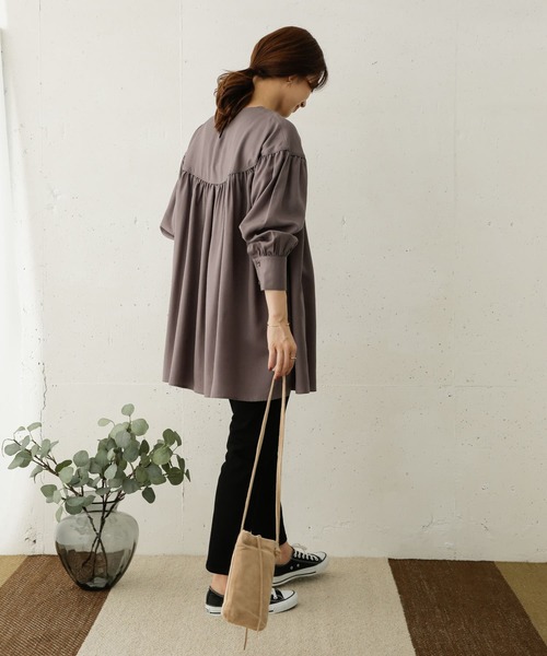 URBAN RESEARCH DOORS（アーバンリサーチドアーズ）の「パイピングヨークギャザーチュニック（シャツ/ブラウス・レディース・ブラック/ブラウン/グレー・ONE）」の20枚目の写真