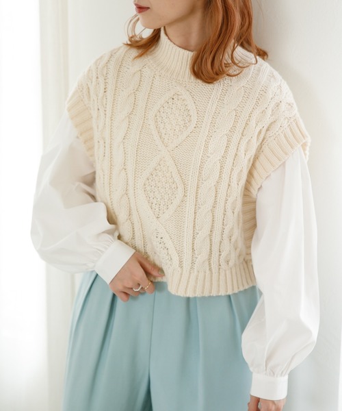 SLURR（スラ―）の「【セット】ケーブルベスト+ブラウスチュニック（ベスト・レディース・ブラック/アイボリー/モカ/ライトベージュ・FREE）」の2枚目の写真