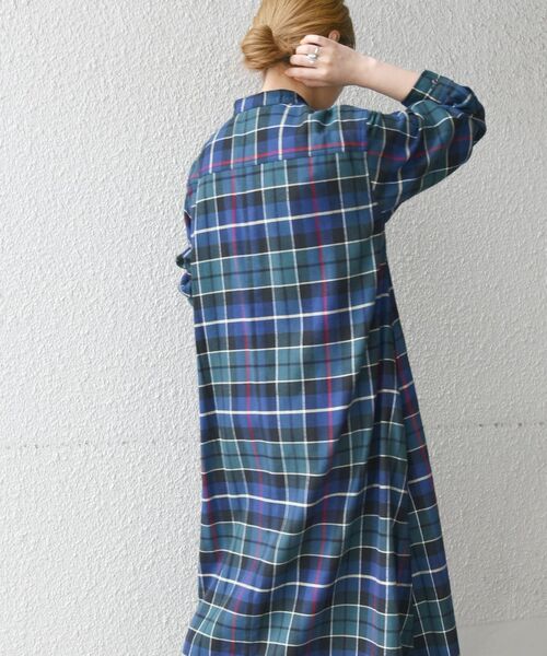 Lee(リー)の「【SHIPS any別注】Lee:〈ウォッシャブル〉バンドカラー チェック シャツ ワンピース2◇(シャツワンピース・レディース・ベージュ/ネイビー・ONE SIZE)」の18枚目の写真