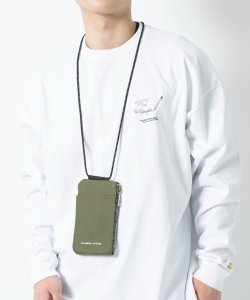 NUMBER (N)INE(ナンバーナイン)の「【NUMBER (N)INE】シャイニーナイロンツイル ネックストラップサコッシュ/首掛けバッグ(ショルダーバッグ・メンズ・カーキ/ブラック/グレー/ホワイト/キャメル・FREE)」の5枚目の写真