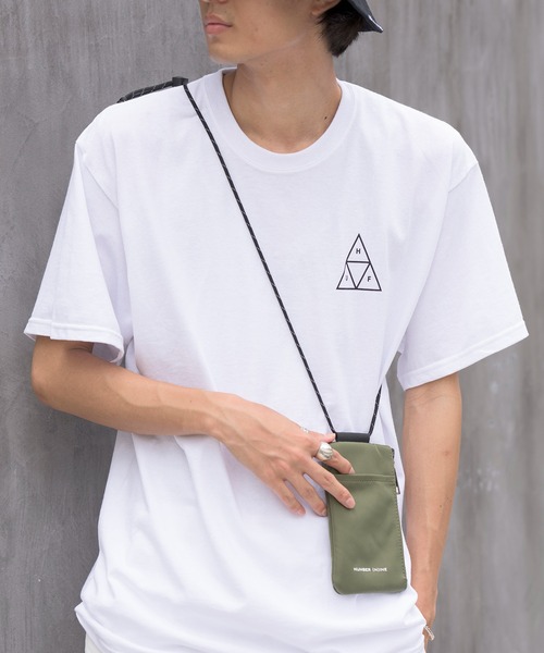 NUMBER (N)INE(ナンバーナイン)の「【NUMBER (N)INE】シャイニーナイロンツイル ネックストラップサコッシュ/首掛けバッグ(ショルダーバッグ・メンズ・カーキ/ブラック/グレー/ホワイト/キャメル・FREE)」の7枚目の写真