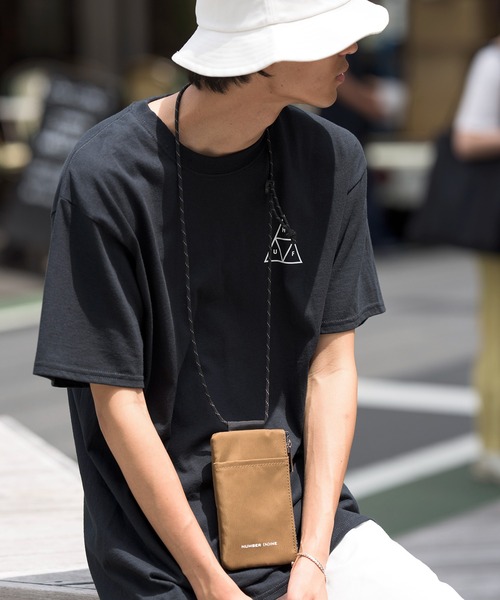 NUMBER (N)INE(ナンバーナイン)の「【NUMBER (N)INE】シャイニーナイロンツイル ネックストラップサコッシュ/首掛けバッグ(ショルダーバッグ・メンズ・カーキ/ブラック/グレー/ホワイト/キャメル・FREE)」の11枚目の写真