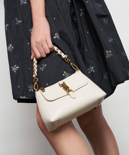 CHARLES & KEITH(チャールズ & キース)の「チェーンハンドルバッグ / Chain Handle Bag(ハンドバッグ・レディース・ブラック/ダークグリーン/クリーム/マスタード・S)」の12枚目の写真