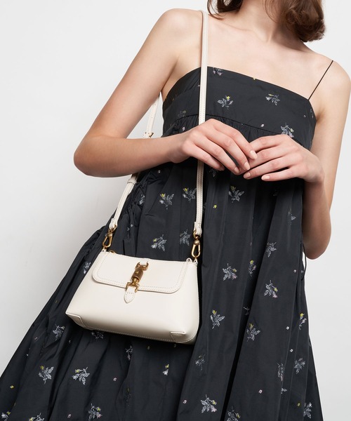 CHARLES & KEITH(チャールズ & キース)の「チェーンハンドルバッグ / Chain Handle Bag(ハンドバッグ・レディース・ブラック/ダークグリーン/クリーム/マスタード・S)」の14枚目の写真