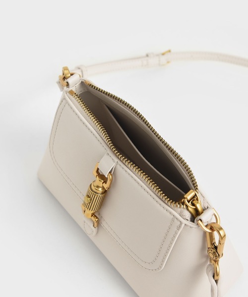 CHARLES & KEITH(チャールズ & キース)の「チェーンハンドルバッグ / Chain Handle Bag(ハンドバッグ・レディース・ブラック/ダークグリーン/クリーム/マスタード・S)」の18枚目の写真