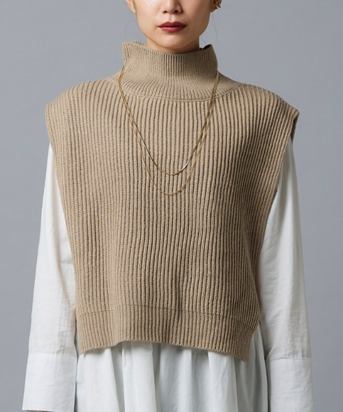 Pierrot(ピエロ)の「ハイネックニットベスト(ベスト・レディース・アイボリー/ブラック/キャメル・M/L)」の9枚目の写真