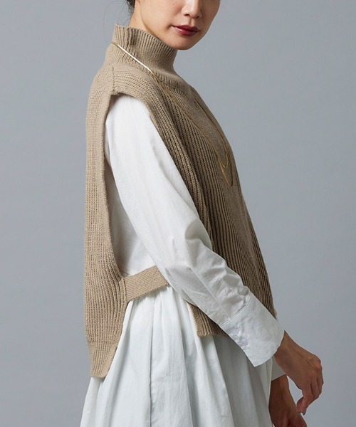 Pierrot(ピエロ)の「ハイネックニットベスト(ベスト・レディース・アイボリー/ブラック/キャメル・M/L)」の18枚目の写真