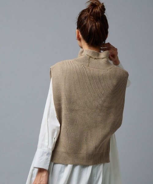 Pierrot(ピエロ)の「ハイネックニットベスト(ベスト・レディース・アイボリー/ブラック/キャメル・M/L)」の13枚目の写真