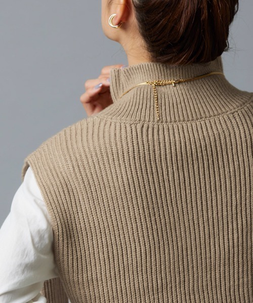 Pierrot(ピエロ)の「ハイネックニットベスト(ベスト・レディース・アイボリー/ブラック/キャメル・M/L)」の8枚目の写真