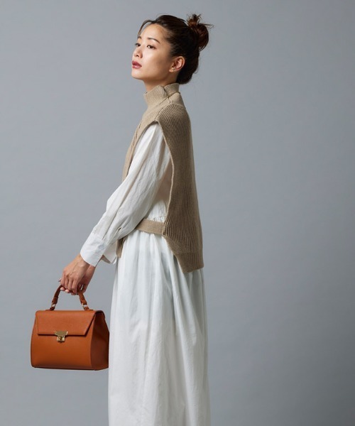 Pierrot(ピエロ)の「ハイネックニットベスト(ベスト・レディース・アイボリー/ブラック/キャメル・M/L)」の17枚目の写真