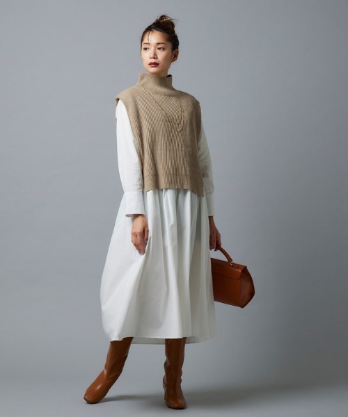 Pierrot(ピエロ)の「ハイネックニットベスト(ベスト・レディース・アイボリー/ブラック/キャメル・M/L)」の15枚目の写真